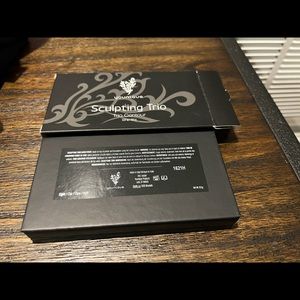 Younique sculpting trio in light